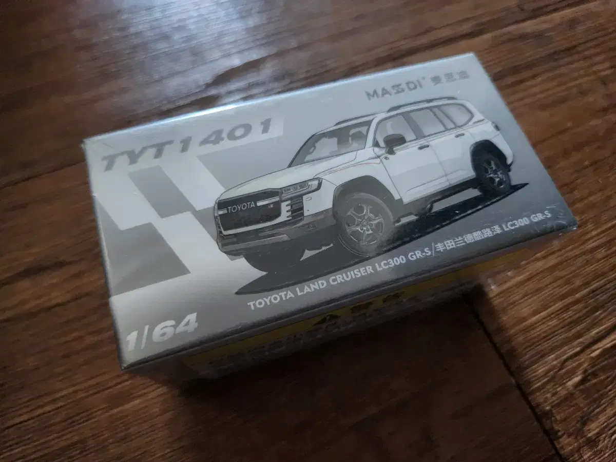 Massdi 1/64 Toyota Land Cruiser LC 300